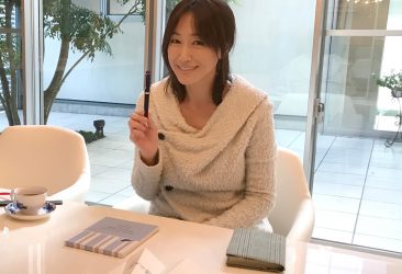 「万年筆で書くメッセージリレー」動画に 女優 高島礼子さんが登場! 今年を振り返り、何をメッセージに綴るのか?