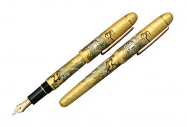400年続く金沢箔伝統技法に、昇龍図を描いた、 金沢箔万年筆シリーズ「昇龍」を発売。