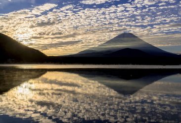 2011年より続く#3776センチュリー富士シリーズが、また新たなテーマでスタートします。富士新シリーズ、富士雲景「鱗雲」　近日発表。