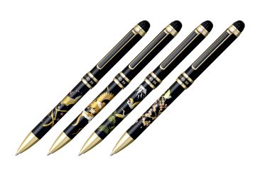 多機能筆記具「ダブルアクション 近代蒔絵」登場！ インバウンド向けにピッタリの筆記具を発売。1本に3機能搭載でかさばらず、和装にぴったりのデザイン。